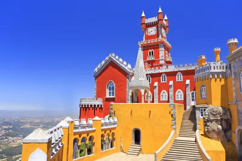 Talla del monstruo marino Tritón sobre el mirador del Palacio da Pena